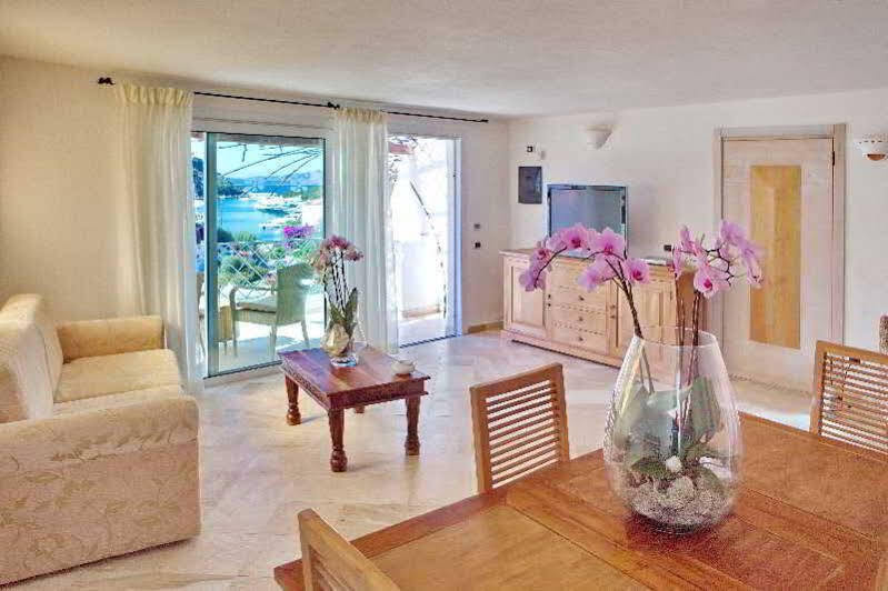 Residence Living Poltu Quatu 아르자케나 외부 사진